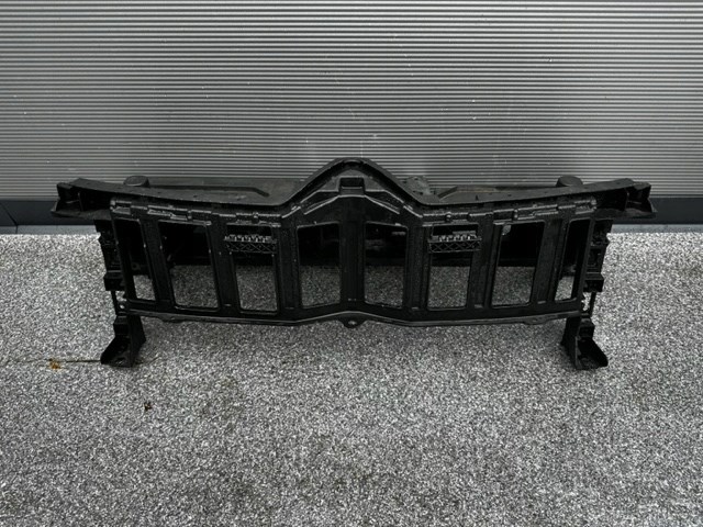 Osłona chłodnicy dolna (panel mocowania reflektorów) 9824513680 Peugeot/Citroen