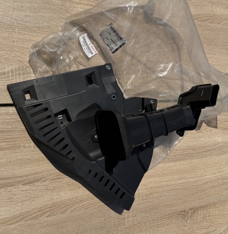 5320953080 Toyota Kierownica powietrza (deflektor) chodnicy lewa