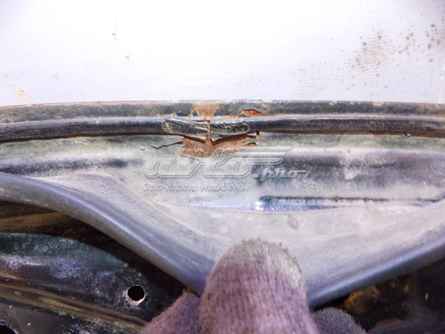 Do koszyka GJ6A52310D Mazda Maska silnika