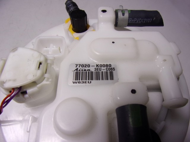  Moduł pompy paliwowej z czujnikiem poziomu paliwa Toyota Yaris 