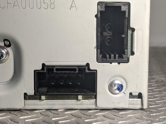 Radioodtwarzacz (radio AM/FM) do Audi Q7  4LB