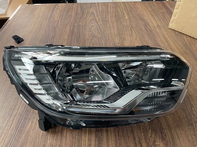Reflektor prawy Renault (RVI) 260105660R