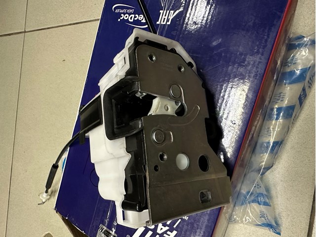51969787 Fiat/Alfa/Lancia Zamek drzwi przednich prawych
