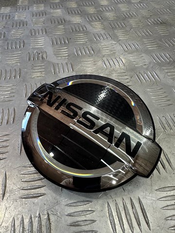 628906RS0A Nissan/Infiniti Emblemat na atrapę chłodnicy