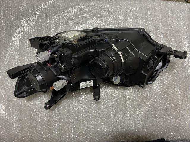 8301C524 Mitsubishi Reflektor prawy