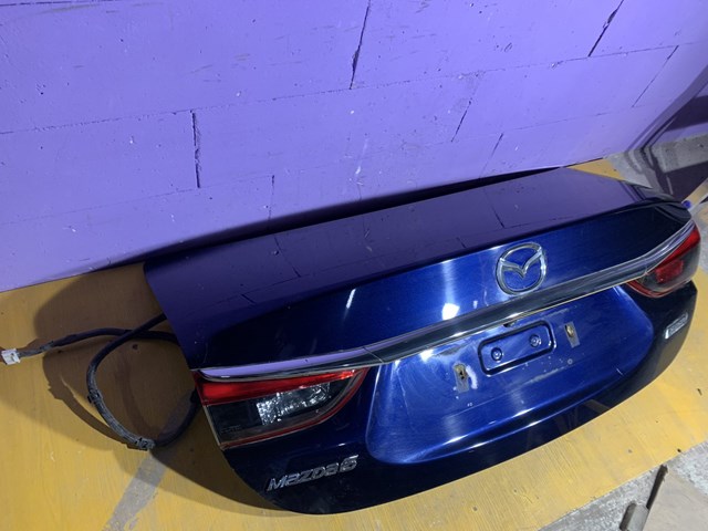 Do koszyka GJY15261X Mazda Klapa bagażnika