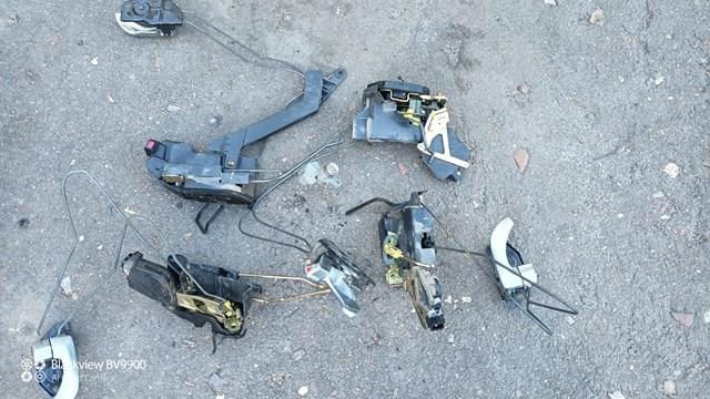 Zamek drzwi przednich prawych Hyundai Terracan 