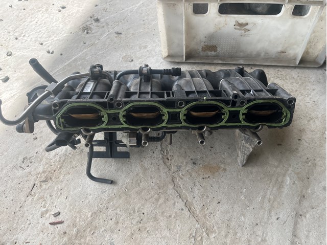 Kolektor ssący 06H198211A VAG