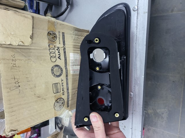 Do koszyka Lampa zespolona tylna prawa Seat Ibiza III 6L1