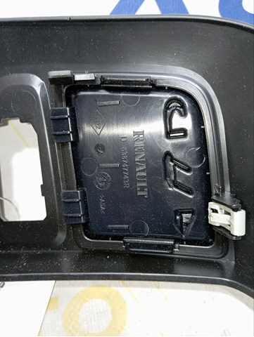 Do koszyka 638747743R Renault (RVI) Nakładka błotnika przedniego prawego