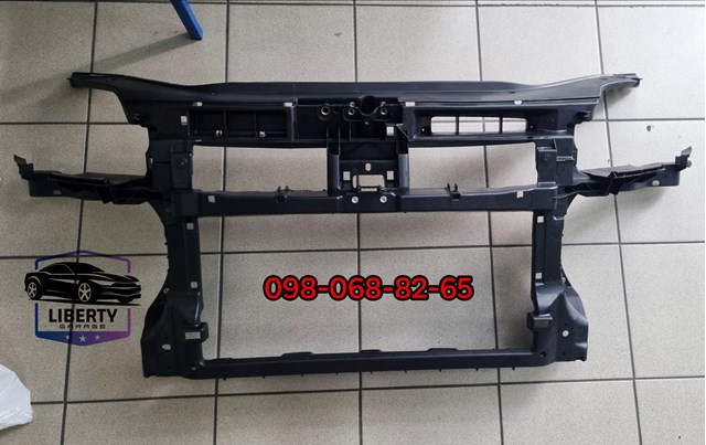 Osłona chłodnicy kompletna (panel mocowania reflektorów) Signeda PVW30031B