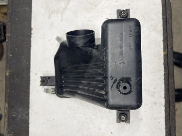 Do koszyka Obudowa filtra powietrza Suzuki Grand Vitara  JB