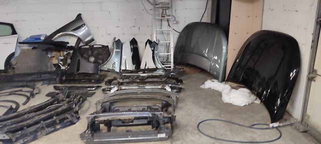 Do koszyka T2H41239 Jaguar Wzmocnienie zderzaka przedniego