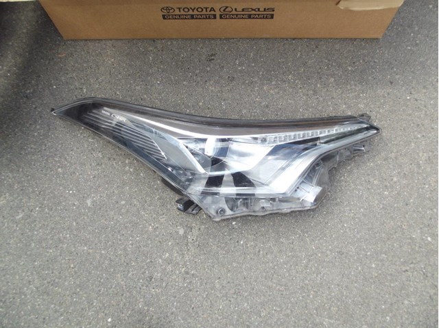 Reflektor prawy 81130F4390 Toyota