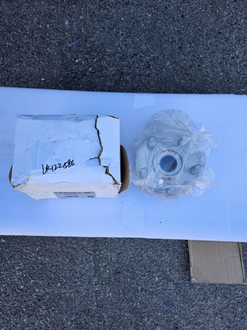 LR137488 Land Rover Piasta przednia