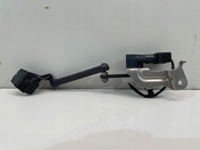 Czujnik położenia pojazdu przedni 6895466 BMW