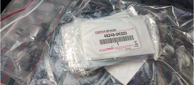 Do koszyka 482480K020 Toyota Przekładka piór resorowych