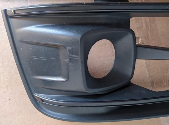 4M0807681EGXE VAG Kratka zderzaka przedniego dolna