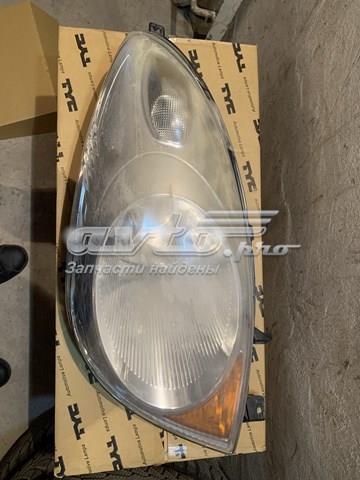 Reflektor prawy 260109U100 Nissan/Infiniti