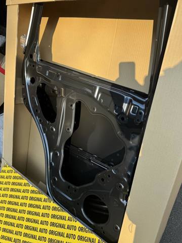 Drzwi tylne lewe Mazda K1Y07302XD cena, od 834,26 USD