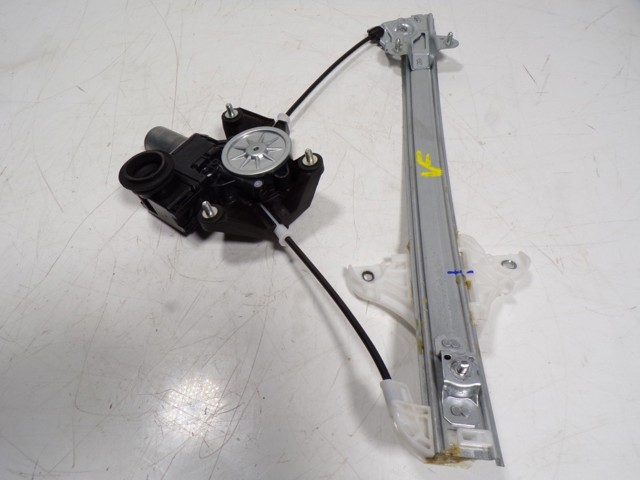 Mechanizm podnoszenia szyby drzwi przednich prawych do Toyota Yaris CROSS MXP