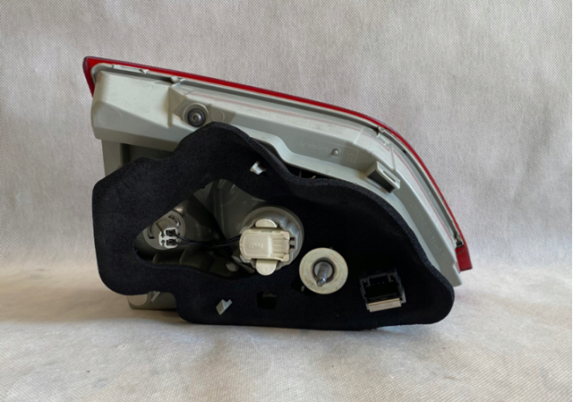 Do koszyka 9678094880 Peugeot/Citroen Lampa zespolona tylna prawa wewnętrzna