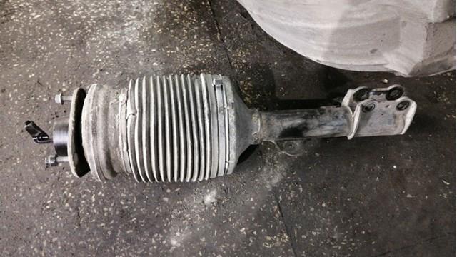 Amortyzator przedni prawy Toyota 4801048074 cena, od 1508,18 USD