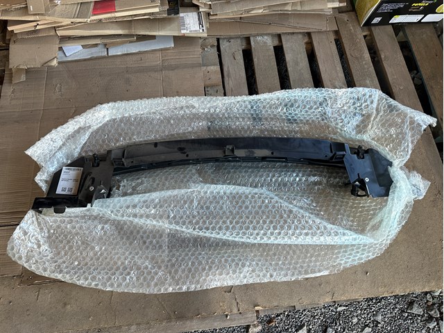 LR094157 Land Rover Wspornik zderzaka przedniego środkowy