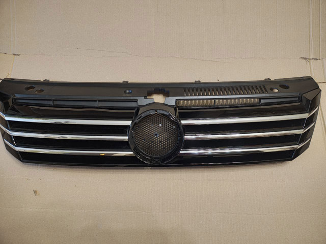 Atrapa chłodnicy Signeda PVW07108GA cena, od 155,41 USD