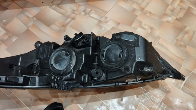 Do koszyka DS7313W029CD Ford Reflektor prawy