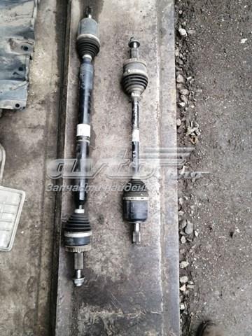 Półoś napędowa przednia prawa 49501D7050 Hyundai/Kia