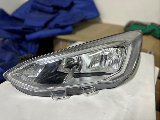  Reflektor lewy Ford Focus 4