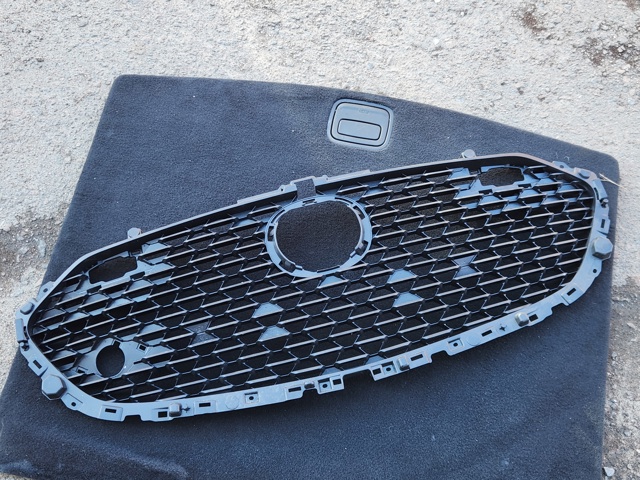 BDTT50711 Mazda Atrapa chłodnicy