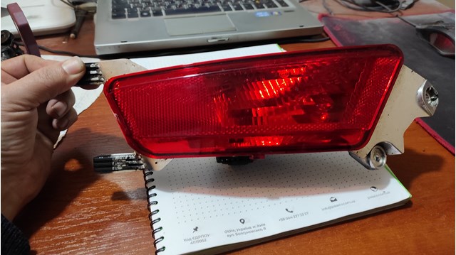Do koszyka LR025149 Land Rover Przednia lampa przeciwmgielna tylna lewa