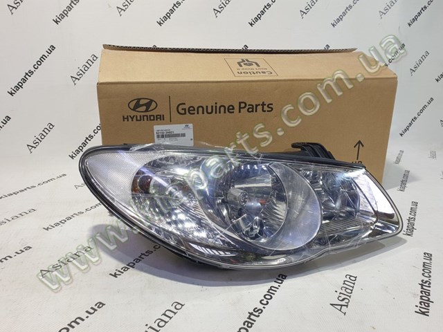 Reflektor prawy 921022H021 Hyundai/Kia
