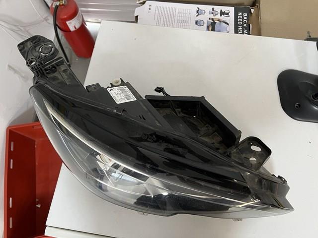 Reflektor prawy 9677832380 Peugeot/Citroen