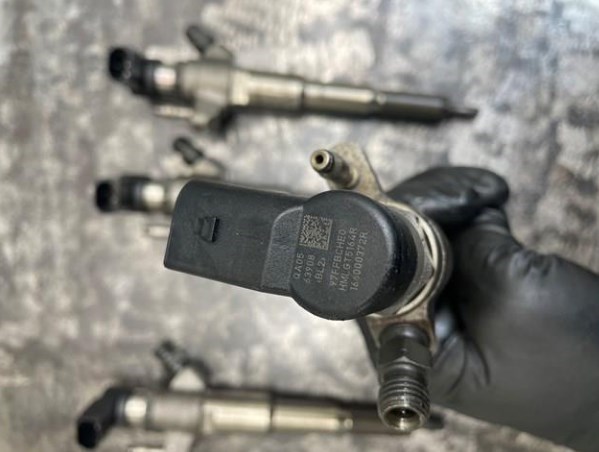 Do koszyka 166000372R Nissan/Infiniti Wtryskiwacz paliwa