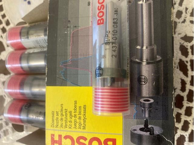 Rozpylacz wtrysku diesla 2437010083 Bosch