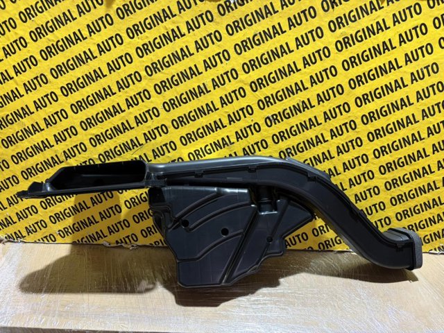 1775025020 Toyota Wlot powietrza do filtra powietrza