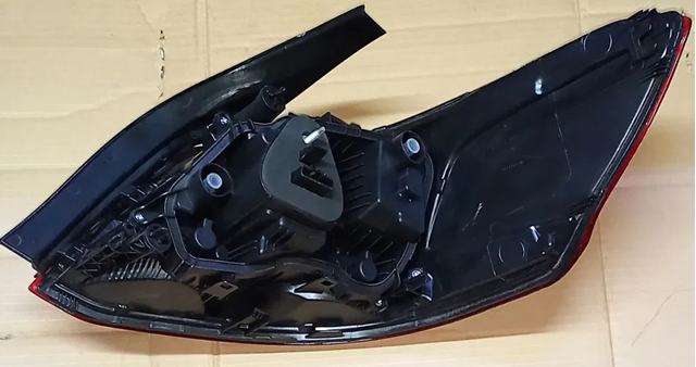 Lampa zespolona tylna prawa Peugeot/Citroen 9817299580 cena, od 18,82 USD