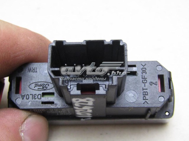 Przycisk włączania światła awaryjnego Ford 6M2T13A350AB