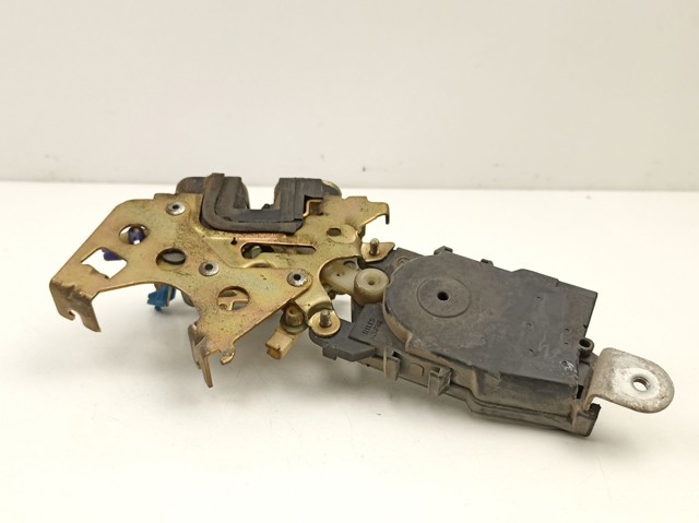 Zamek drzwi przednich prawych do Subaru Forester II S11, SG