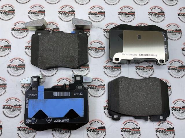 Klocki hamulcowe przednie tarczowe A0004208503 Mercedes