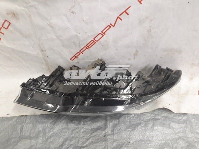 Do koszyka 921021M000 Hyundai/Kia Reflektor prawy