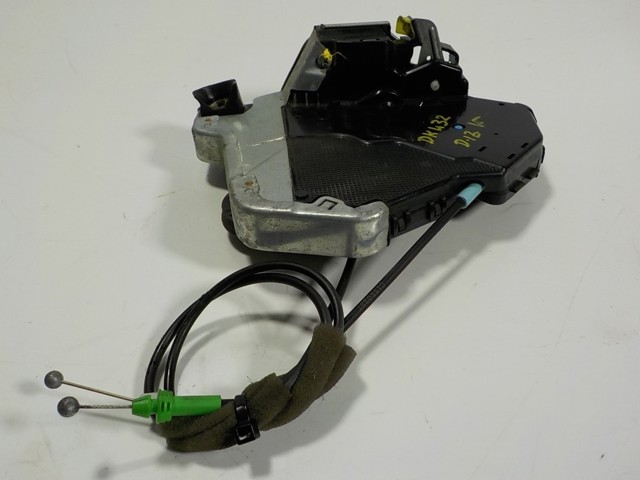 Zamek drzwi przednich lewych Toyota 6904053100