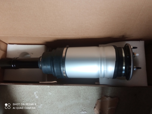Amortyzator przedni lewy Land Rover LR090609
