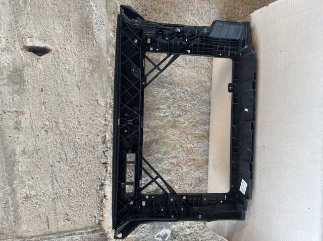 Do koszyka 5JA805588T VAG Osłona chłodnicy kompletna (panel mocowania reflektorów)