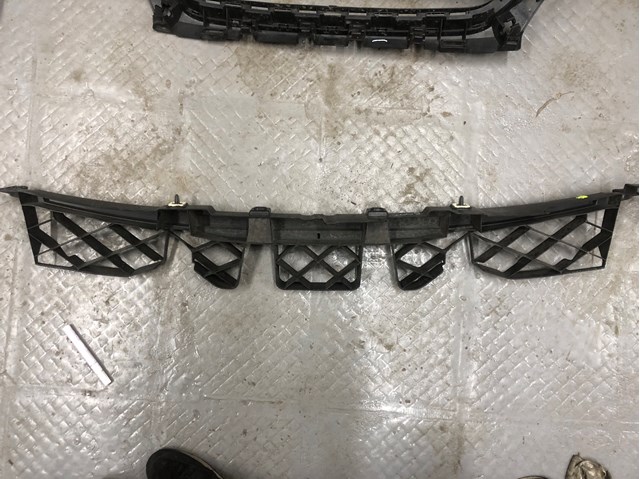 Wspornik zderzaka tylnego środkowy 9825842380 Peugeot/Citroen