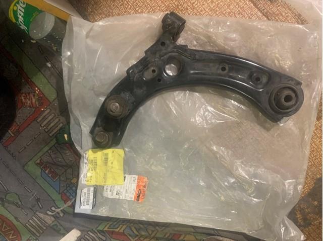 BDTS34350E Mazda Wahacz zawieszenia przedniego dolny lewy