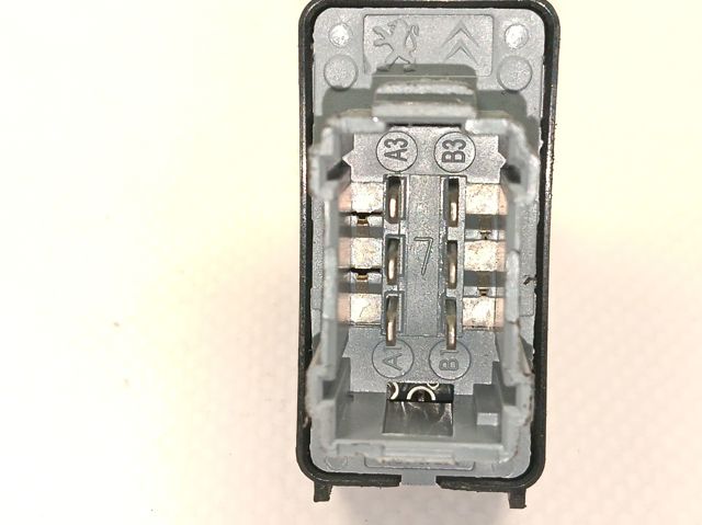 Włącznik przyciskowy podnośnika szyby przedni prawy 98016307ZD Peugeot/Citroen